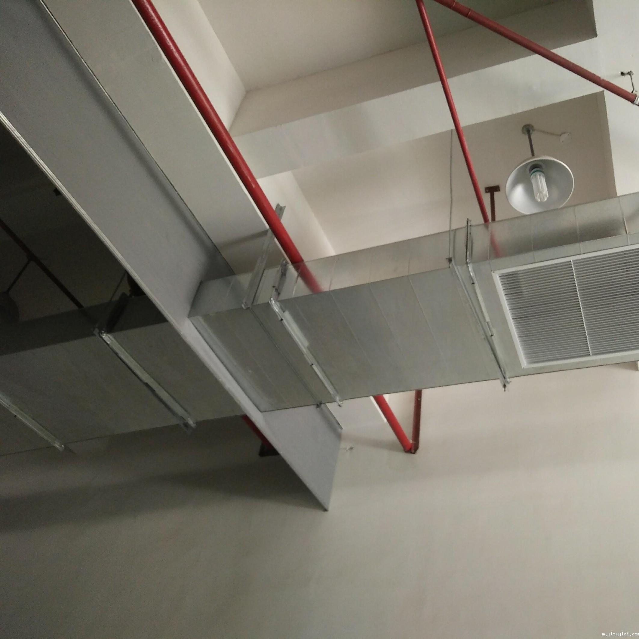 挡烟垂壁的颜色和材质有要求吗 挡烟垂壁的颜色和材质有要求吗