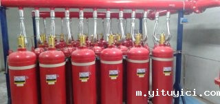  灭火器可以储存液态气体吗？