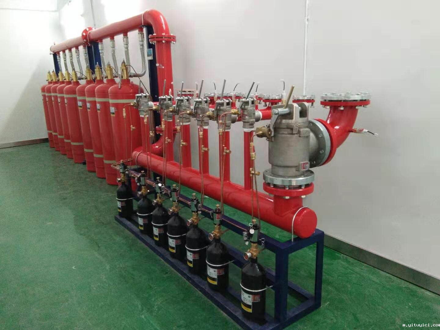 气体灭火瓶储存间能走水管吗?
